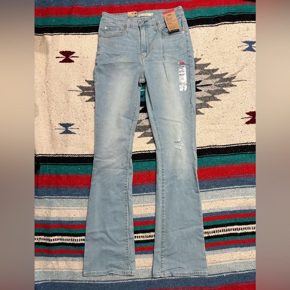 Women's Levi’s 725 High Rise Boot Cut size 29x34 light wash